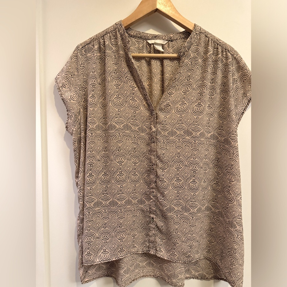 Pale pink black print seashell shimmer button top size 14